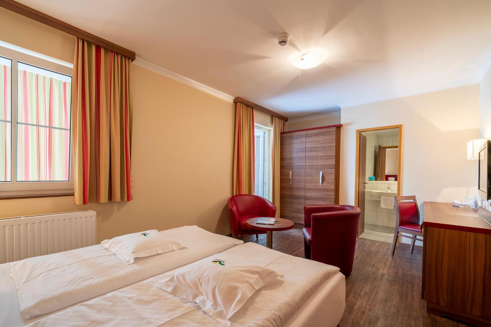 Hotel Alte Post Feld am See Ngoại thất bức ảnh