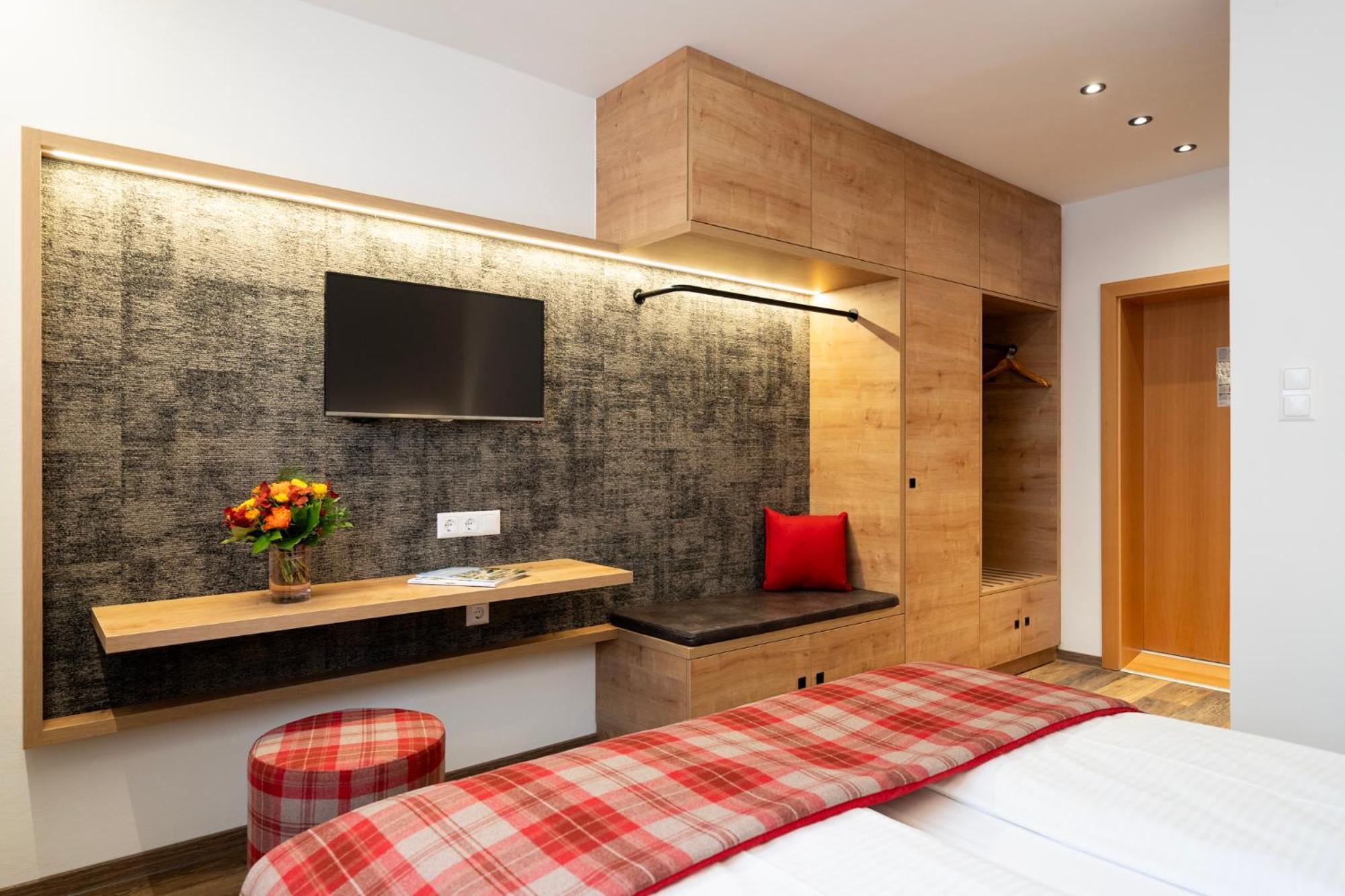 Hotel Alte Post Feld am See Ngoại thất bức ảnh